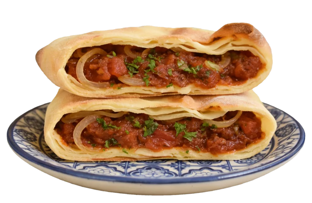 Focaccia ragusana con pomodoro, prezzemolo e cipolla