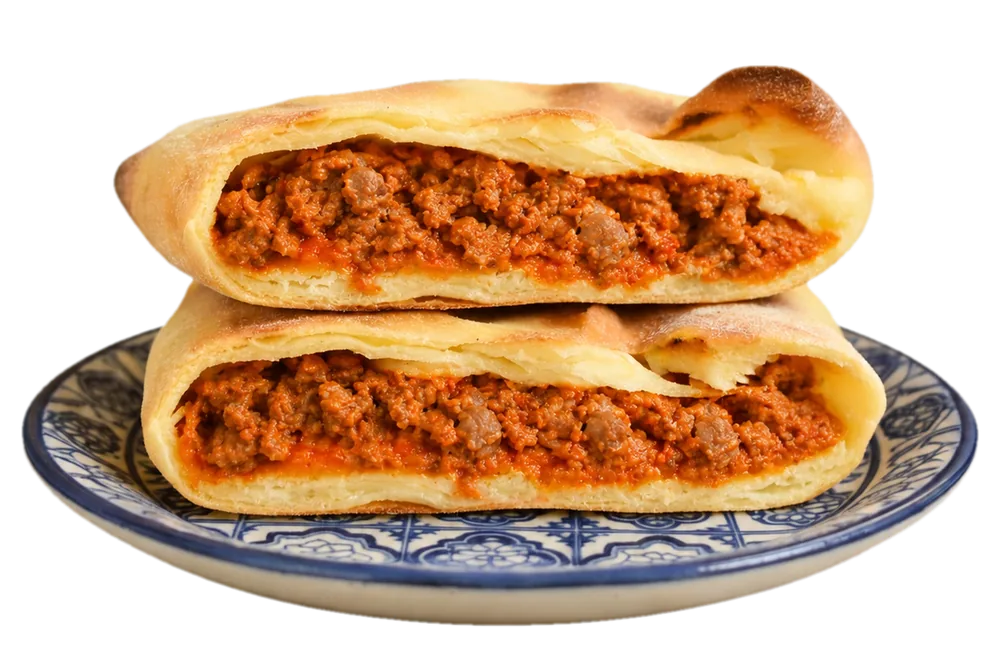 Scaccia ragusana con salsiccia e datterino